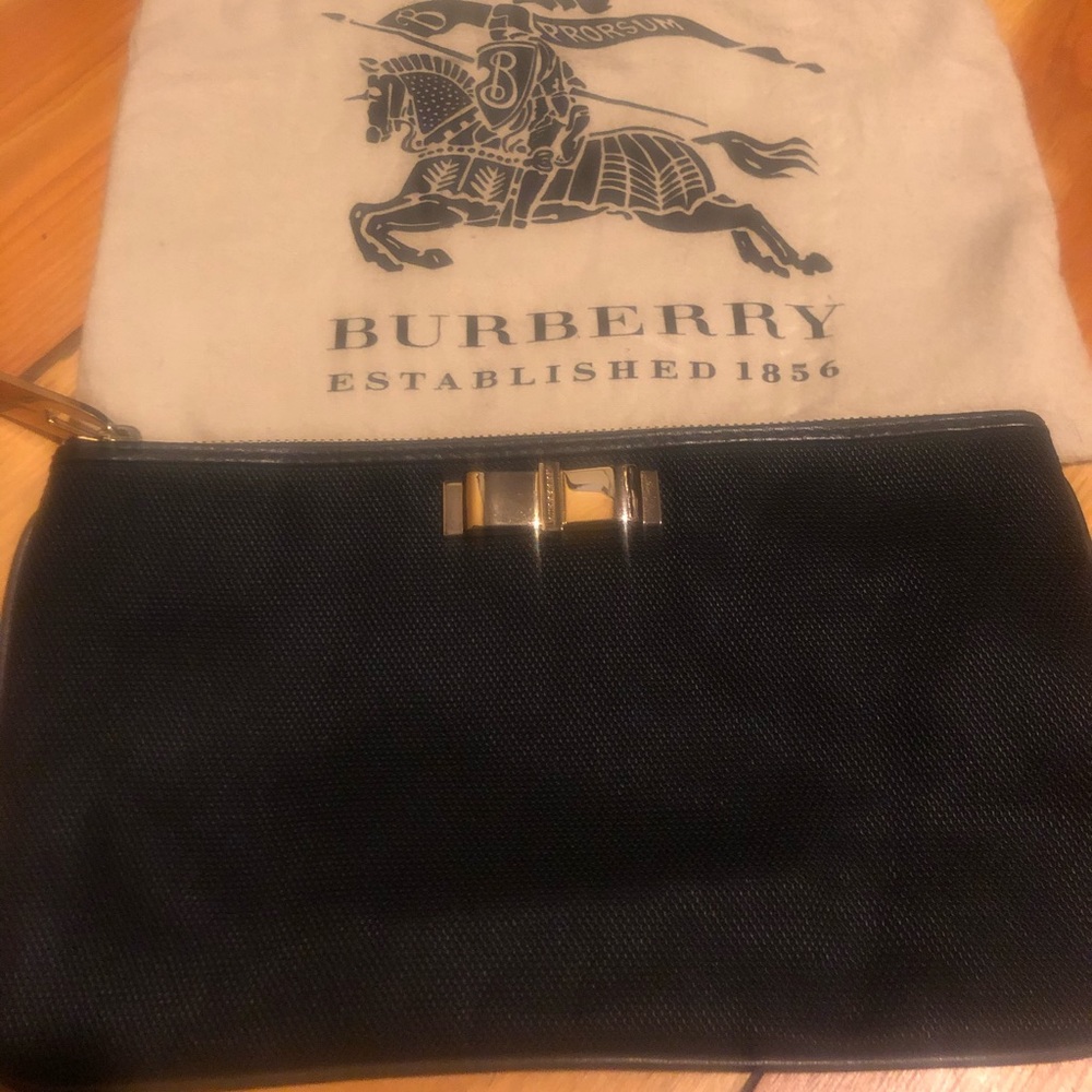 Burberry clutch